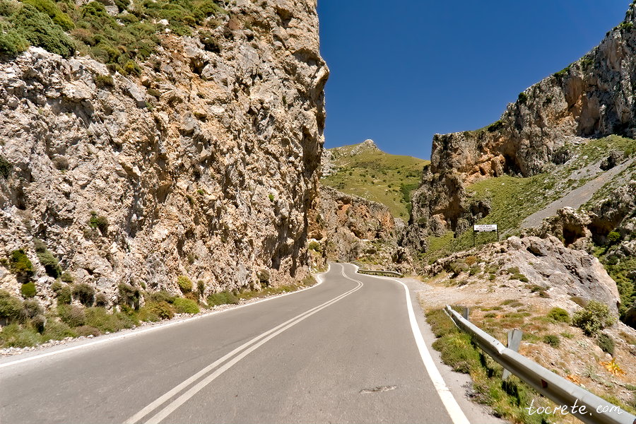 Дорога через Курталиотское ущелье, остров Крит