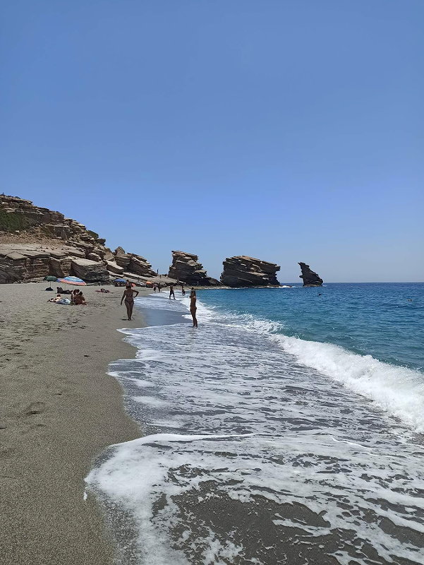 Пляж Триопетра. Греция, остров Крит летом
