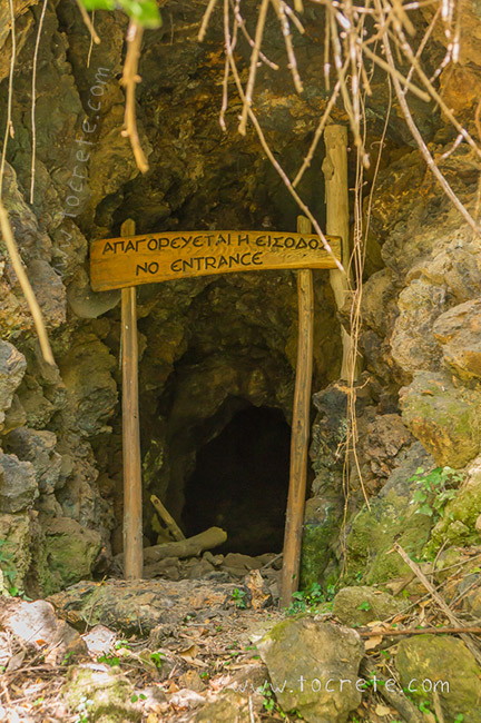 Ущелье Борьяна оборудовано лавками, перилами, предупреждающими и информационными табличками