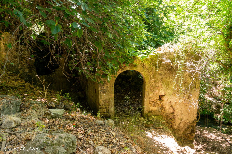 Старая мельница в ущелье Мили