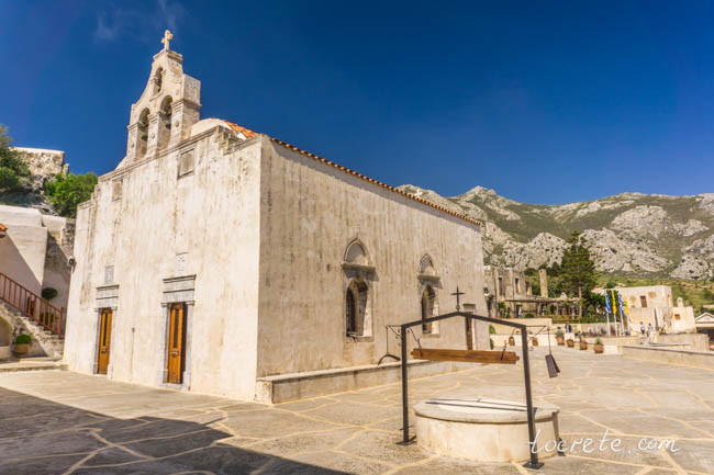 Двухнефный собор в Монастыре Превели
