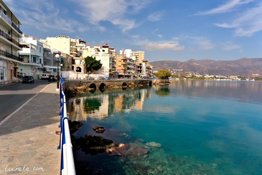 Спокойное море (штиль) в Агиос Николаос - восточный Крит