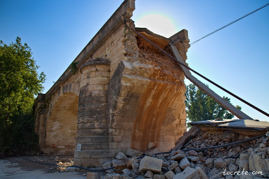 Из-за непогоды на Крите разрушился старинный мост Керитис в Аликьянос