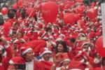 Тысячи Дедов-Морозов прошли по улицам Ханьи