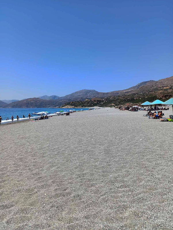 Пляж Триопетра. Греция, остров Крит летом