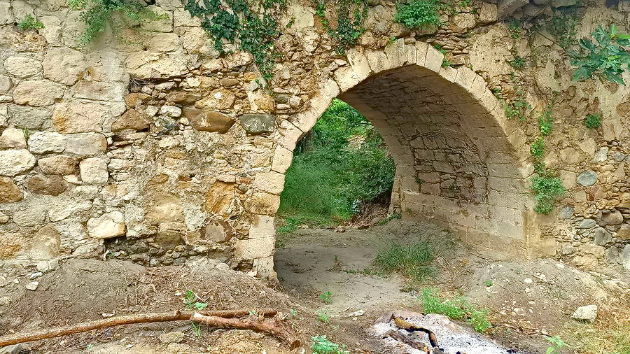 Трёхарочный мост на Крите в деревне Дермизьяна