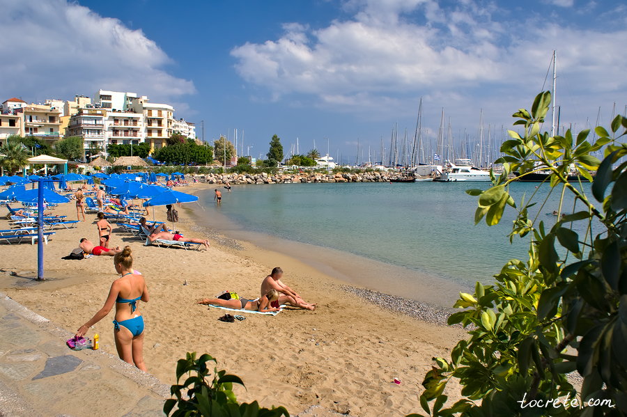 Пляж в Агиос Николаос. Крит в октябре