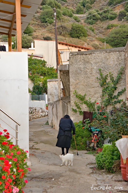 Деревня Мирсини (Mirsini). Крит в октябре