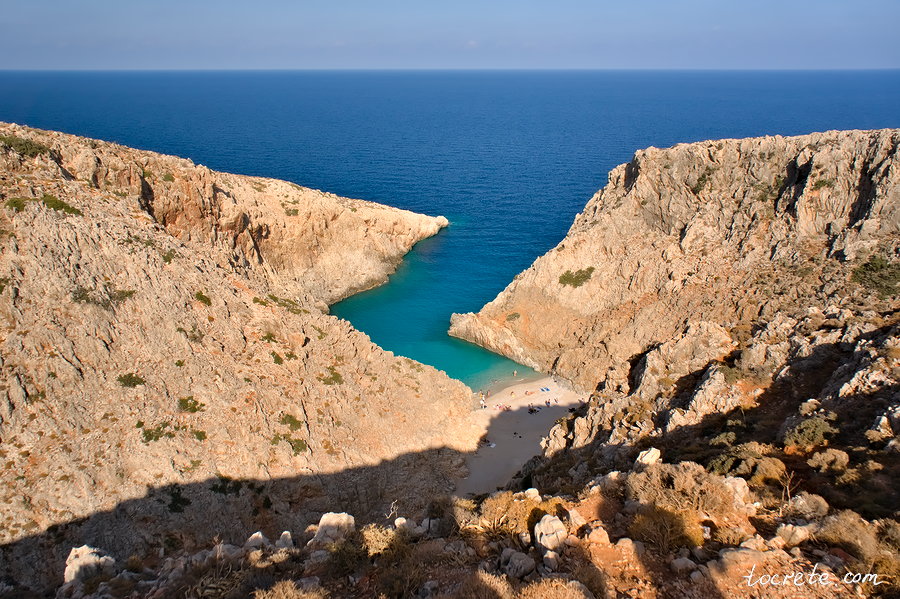Пляж Ризосклоко (Сейтан Лиманья, Чёртова гавань) осенью. Западный Крит