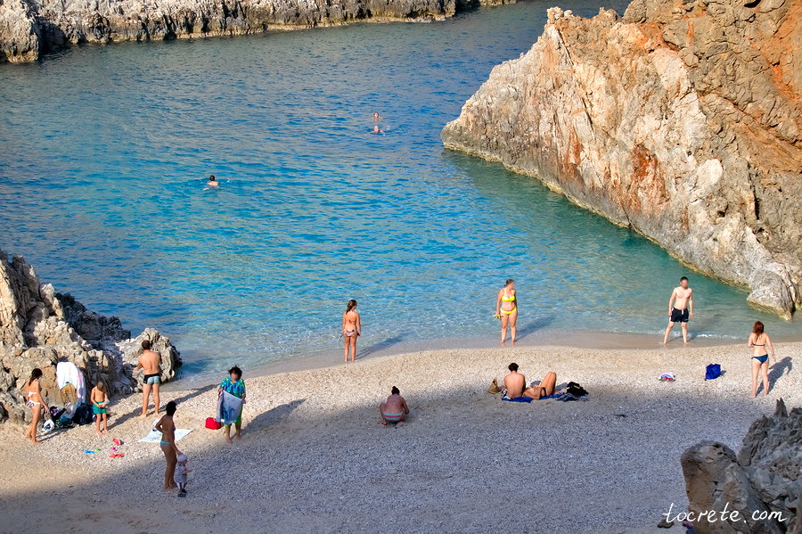 Пляж Ризосклоко (Сейтан Лиманья, Чёртова гавань) в октябре. Западный Крит