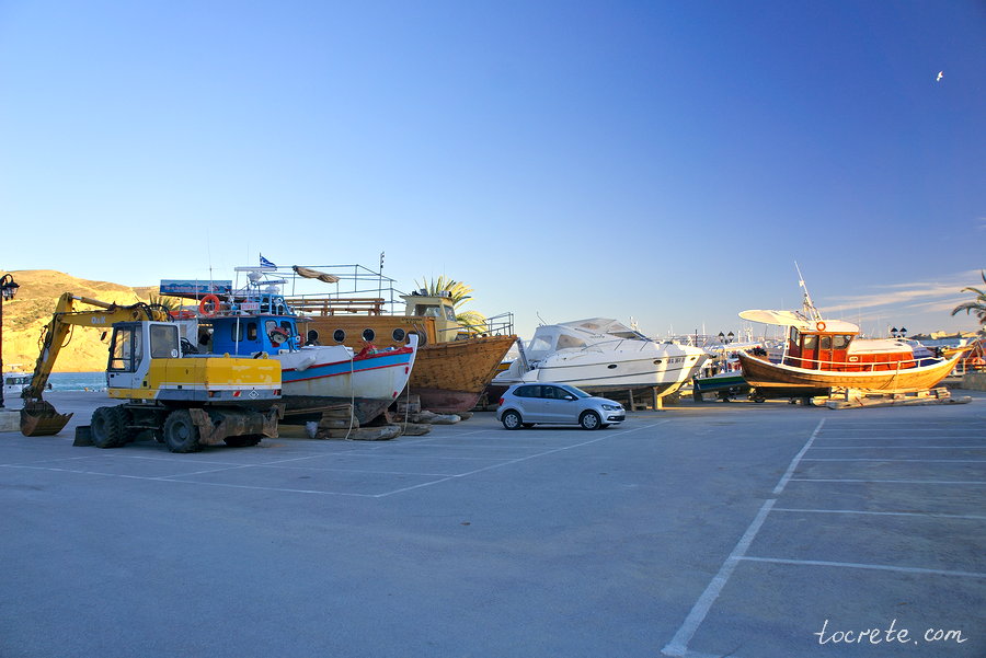 Необычная парковка в Агия Галини зимой. Крит. Декабрь 2018
