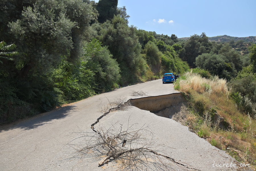 Размытая дорога. Греция, остров Крит, Июнь 2019