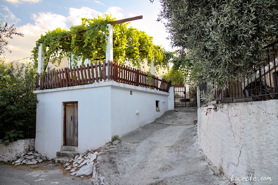 Деревня Мелидони в провинции Апокоронас. Западный Крит. Июнь 2019