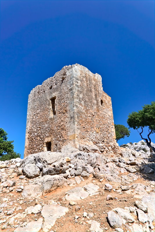 Башня монастыря Святого Георгия на полуострове Родопос