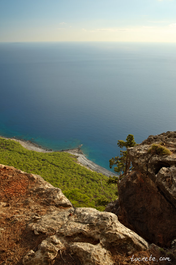 Балкон Айос Яннис (балкон Сфакьи) на юге острова Крит Балкон Айос Яннис (балкон Сфакьи) на юге острова Крит
