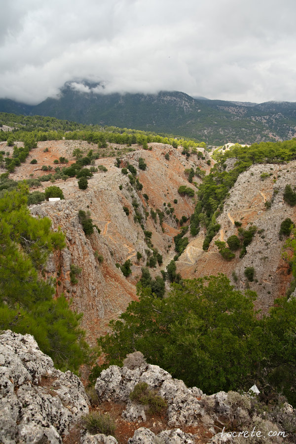 Тропы, ведущие на дно ущелья Арадена Тропы, ведущие на дно ущелья Арадена