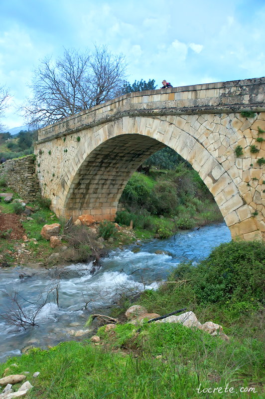 Арочный мост Кутсос (Бутакас). Остров Крит, провинция Апокоронас