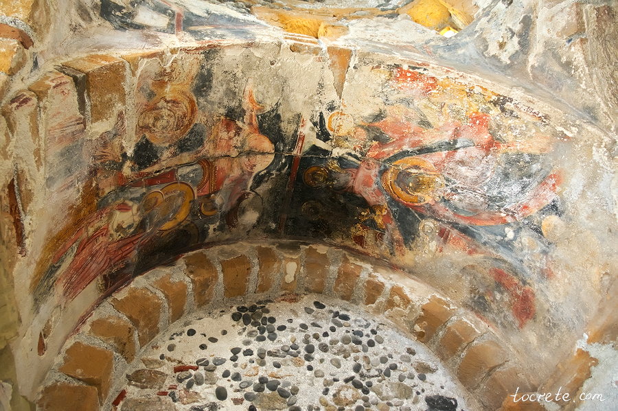 Фрески в церкви Агиос Павлос в Селуде. Греция, остров Крит
