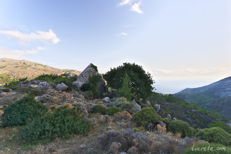 Коническая пирамида (юг острова Крит, недалеко от п. Суйя)