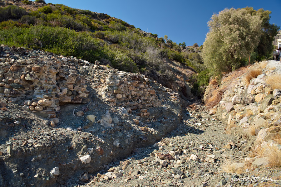 Пляж Хрисостомос, развалины древнего порта
