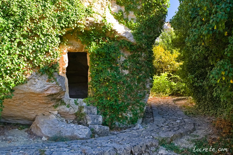 Римский некрополь в деревне Агиос Томас на Крите