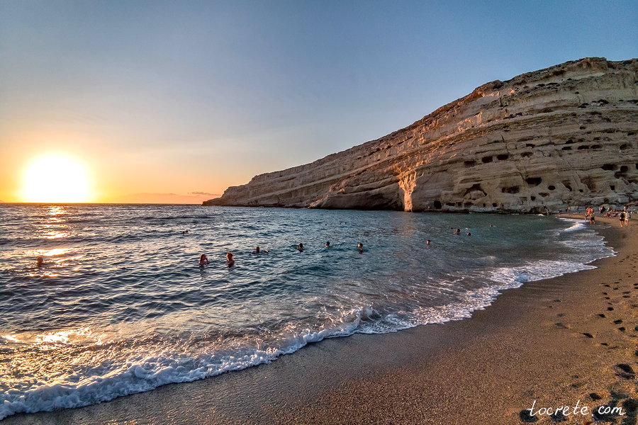 Закат на пляже Матала, Крит