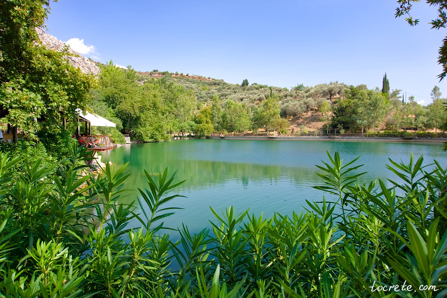 Озеро Вотомос в районе Зарос. Греция, остров Крит