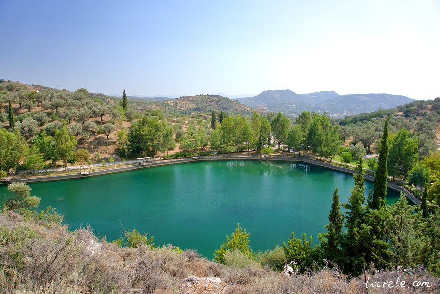 Озеро Вотомос в районе Зарос. Греция, остров Крит