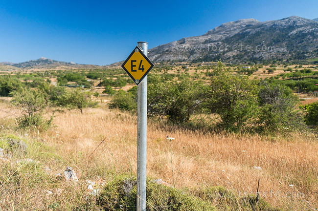 Маршрут Е4 проходит через плато Катаро. Крит