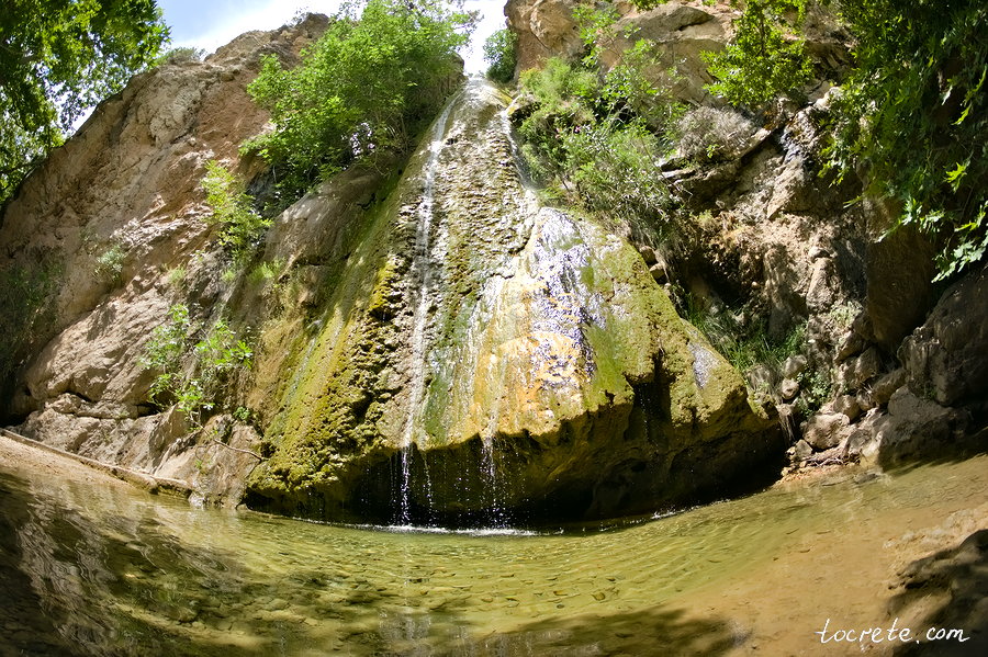 Водопад Милонас 