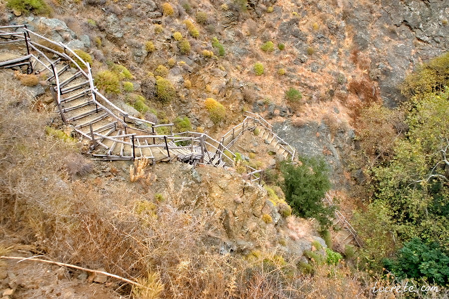 Лестница к водопаду Рихтис