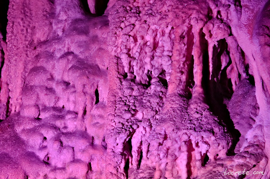 Сталагнаты в пещере Сфендони