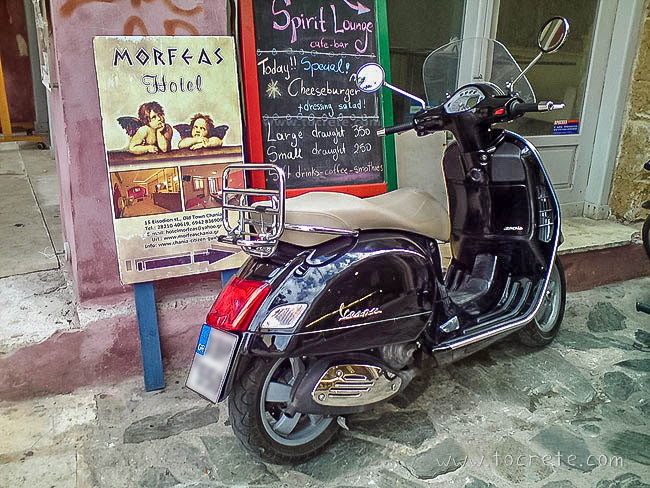 Веспа (vespa) на Крите