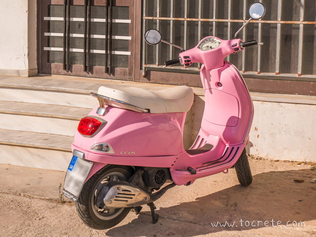 Веспа (vespa) на Крите