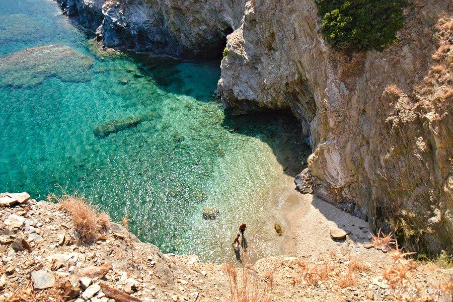 Пляж с пещерами в деревне Бали на Крите Пляж с пещерами в деревне Бали на Крите