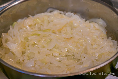 Критские пирожки с луком
