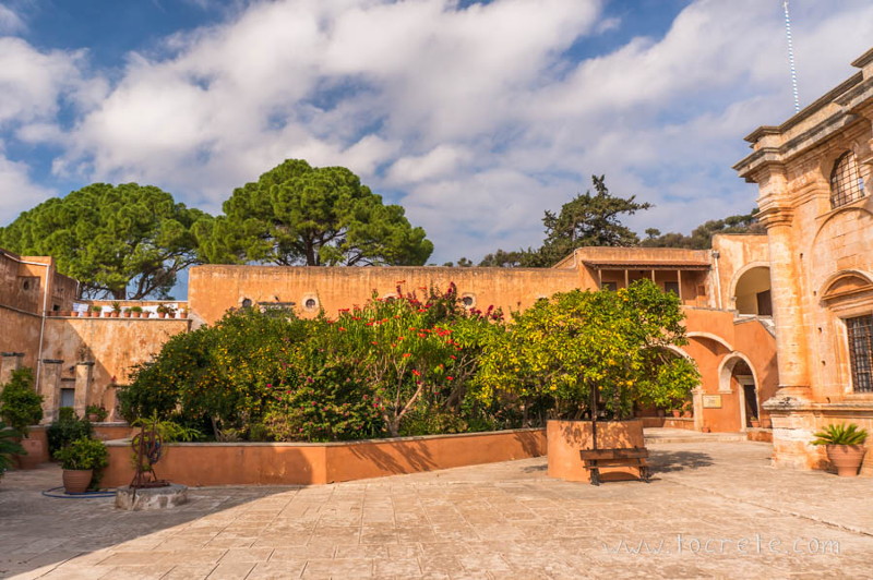 Монастырь Агия Триада Дзагоролон (Монастырь Святой Троицы, Agia Triada Monastery)