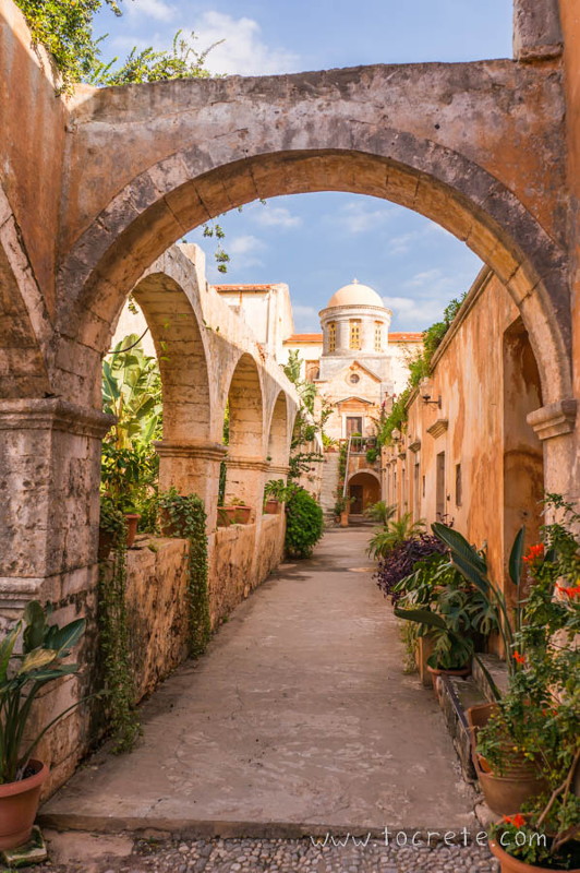 Монастырь Агия Триада Дзагоролон (Монастырь Святой Троицы, Agia Triada Monastery)