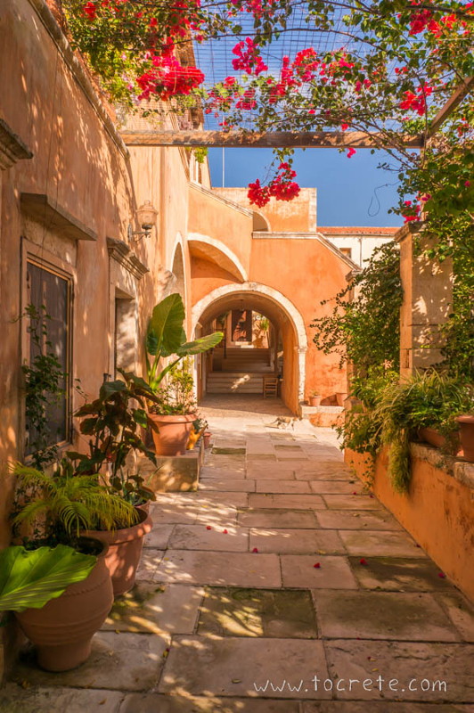 Монастырь Агия Триада Дзагоролон (Монастырь Святой Троицы, Agia Triada Monastery)