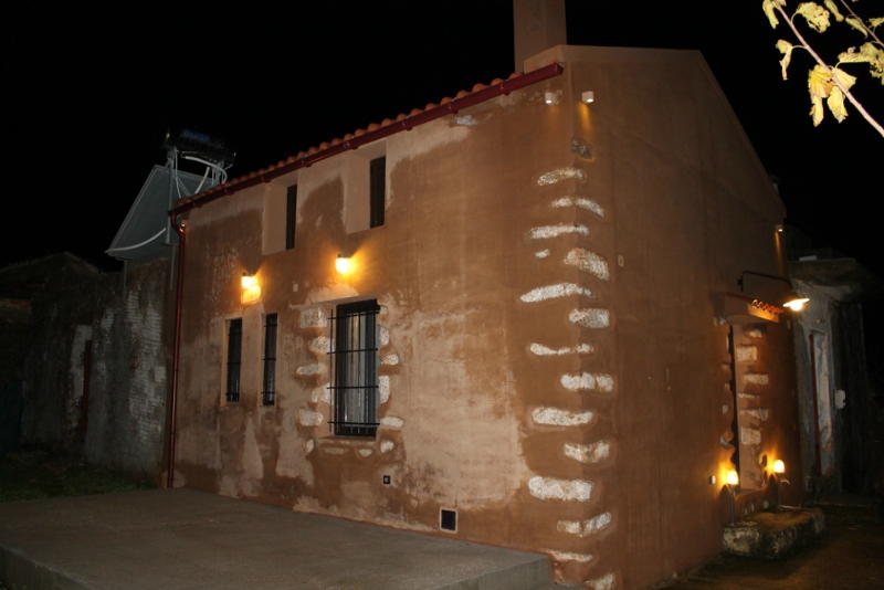 Каменный дом Elia Traditional Stone House в Агиос Георгиос (обл. Ханья, западный Крит) Каменный дом Elia Traditional Stone House в Агиос Георгиос (обл. Ханья, западный Крит)