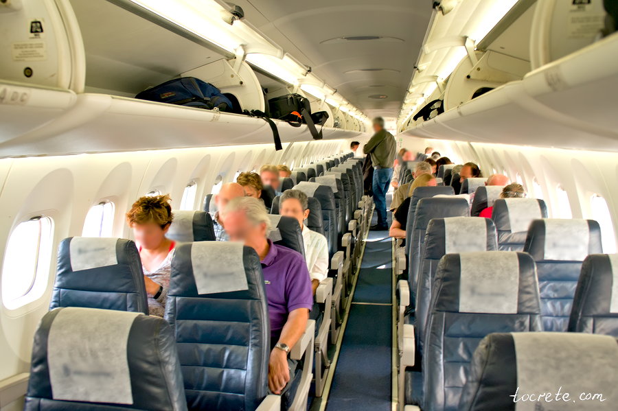 Bombardier Dash 8 Q400 внутри. Салон Bombardier Dash 8 Q400 внутри. Салон